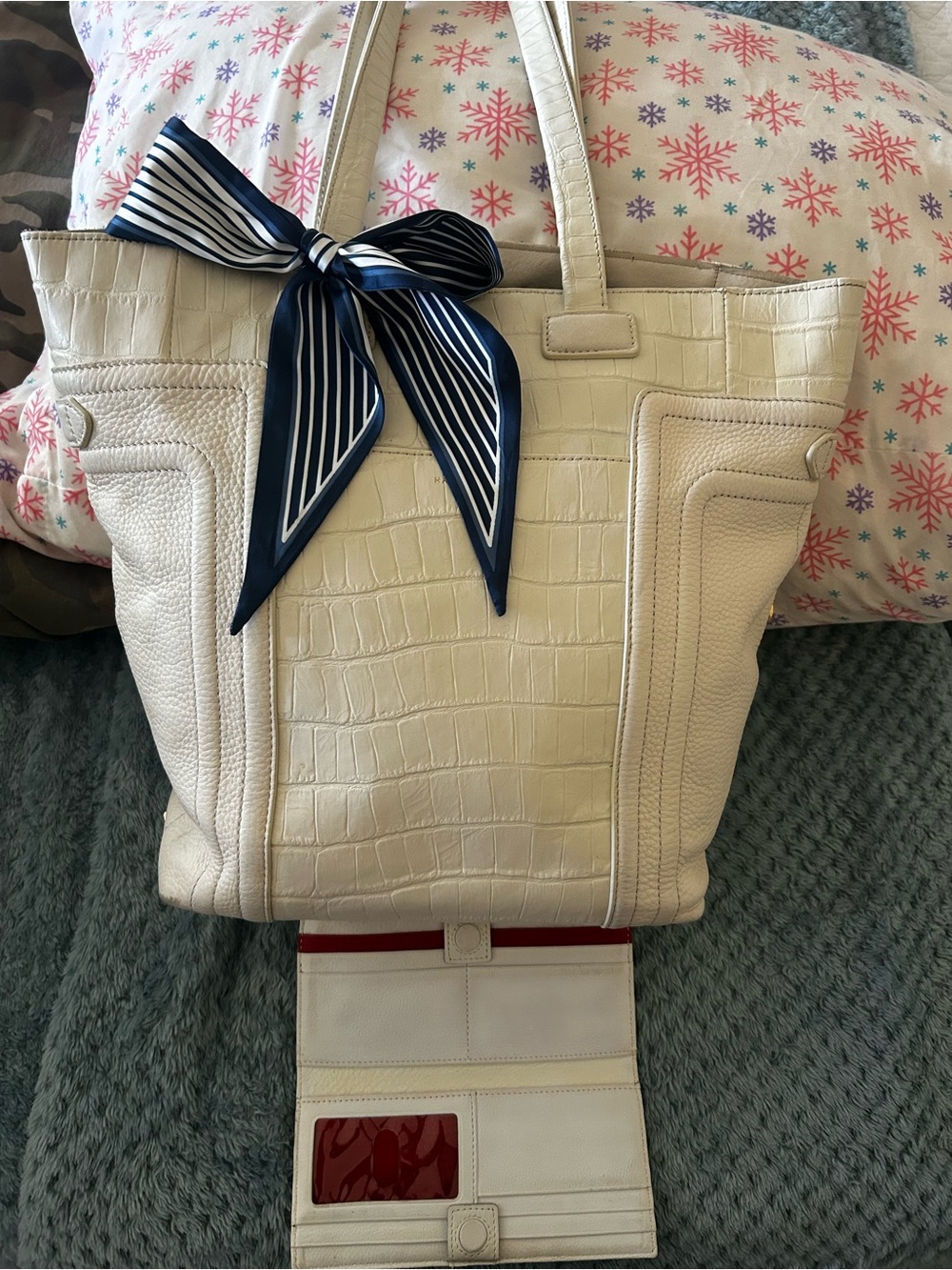 Hammitt🦄🦄 summer white Croc-Embossed Tote with Navy Scarf with beautiful wallet